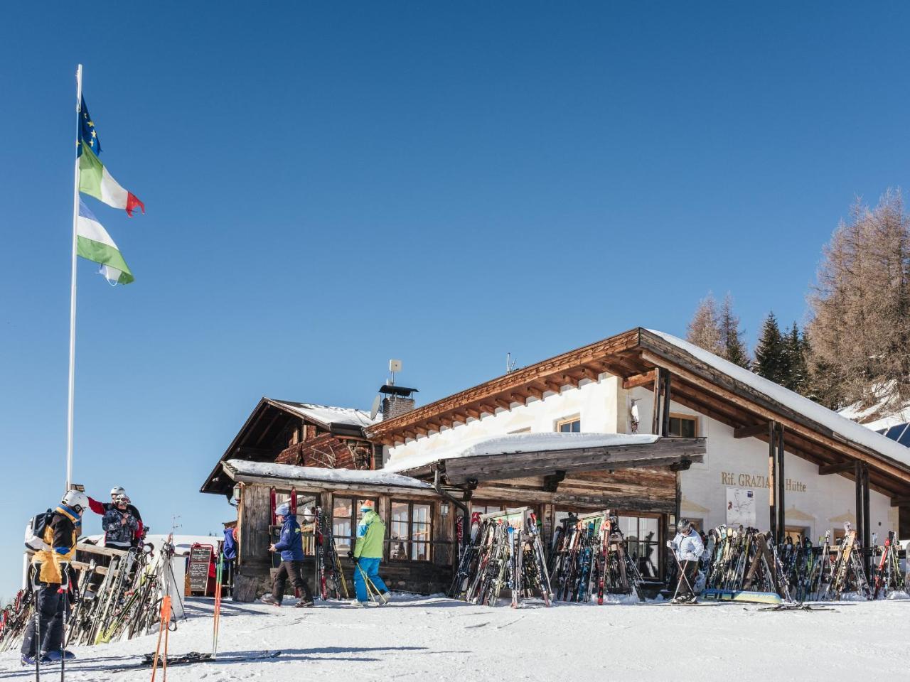 Hotel Rifugio Graziani Huette *